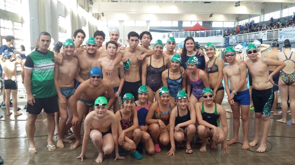 El equipo de natación promocional de Independiente en Miramar