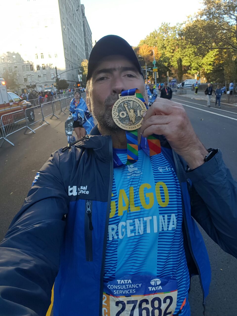 Eduardo Dominguez y su medalla por participación