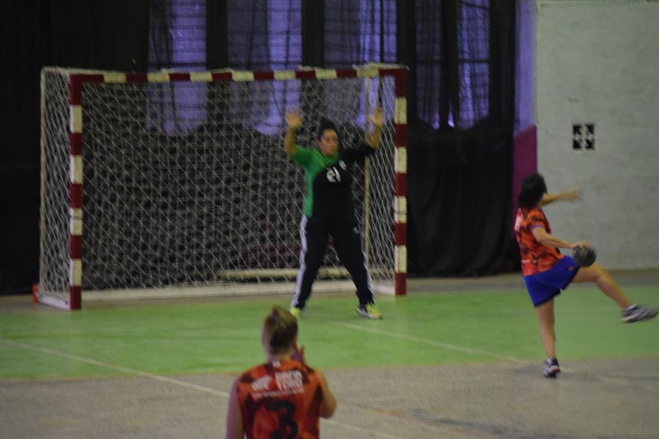 Handball: victoria de las Damas y empate sobre la hora de los Caballeros