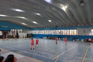 Las mayores de Handball Escobar pelearon hasta el final del partido