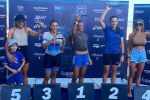 Yanina Minaglia ganó el Triatlón Half de Mar del Plata