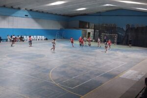 El equipo femenino de Handball Escobar  perdio ante el puntero